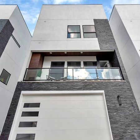 The Suite Spot! Downtown Skyline Views! Sleeps 12 ฮูสตัน ภายนอก รูปภาพ