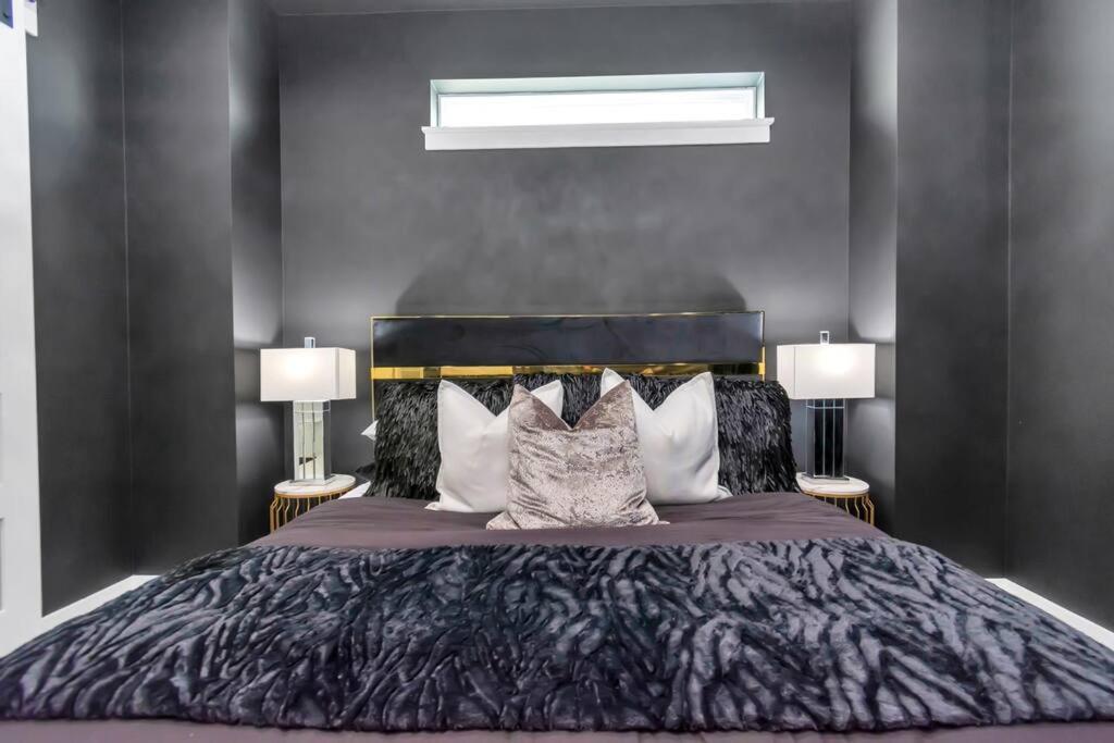 The Suite Spot! Downtown Skyline Views! Sleeps 12 ฮูสตัน ภายนอก รูปภาพ