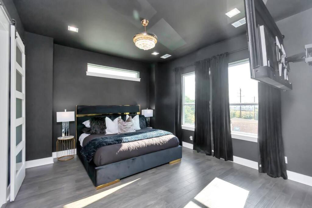 The Suite Spot! Downtown Skyline Views! Sleeps 12 ฮูสตัน ภายนอก รูปภาพ