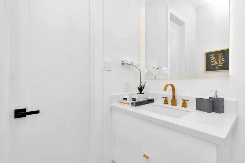 The Suite Spot! Downtown Skyline Views! Sleeps 12 ฮูสตัน ภายนอก รูปภาพ